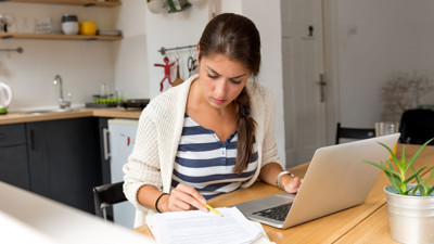 Türkiye’de de yüzlerce şubesi olan bankadan kalıcı olarak evden çalışma kararı