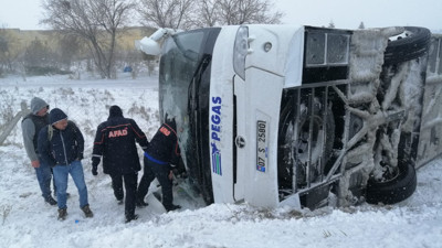 Tipi otobüsleri devirdi. Turistler dehşeti yaşadı