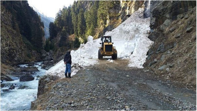 Rize Çamlıhemşin'de çığ düştü