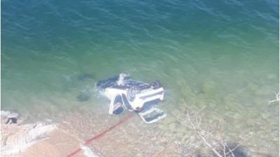 Otomobil Van Gölü'ne uçtu