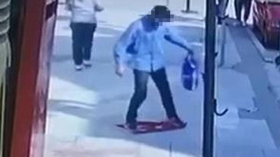 Muhacir diye alınan Suriyeli Türk bayrağını çiğnedi. Gönderin bunları geriye. Hesap sorun bu adamdan