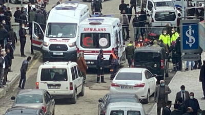 Erzurum'da feci olay. Sırtına saplanan bıçakla hastaneye gitti