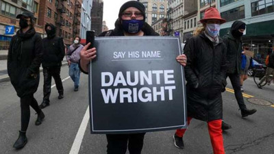 ABD'de siyahi gencin ölümü protesto ediliyor. Biden'dan itidal çağrısı