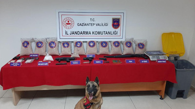 Çöp kovasını açan polis şaşkına döndü