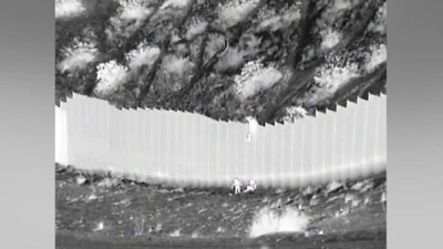 4.5 Metrelik duvardan 2 çocuğu aşağı attılar. Amaçları ortaya çıktı