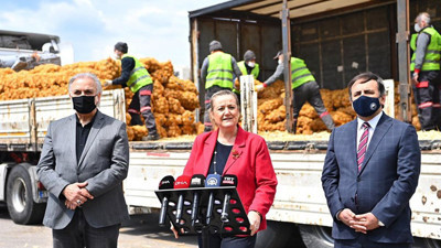 Patatese resmi tören. 2 liralık patatese muhtaç halk hatırası
