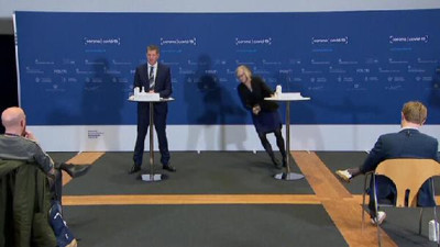 Müdüre hanımı bayıltan toplantı. Televizyon kanalları canlı yayınlıyordu