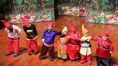 7 Cüceler'den kötü haber. Koronaya yenik düştü