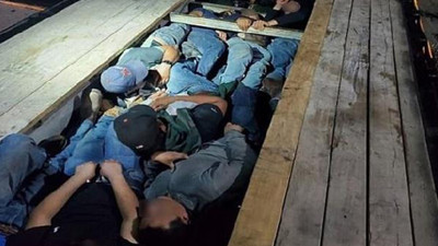 ABD Meksika sınırında dram. Göçmenler TIR'ın gizli bölmesinden çıktı