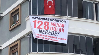 Eski MHP İlçe Başkanı'nın evine astığı ''128 milyar dolar nerede'' pankartı polis tarafından indirildi