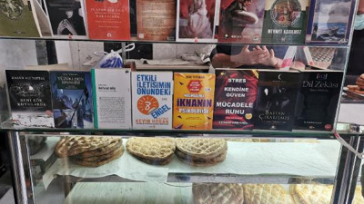 Bu fırında ekmek alana kitap hediye