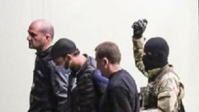 Soyguncu bankadakileri rehin aldı