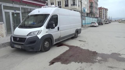 Kamyonetten sızan kan vatandaşı korkuttu