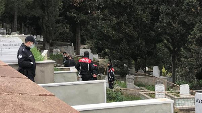Oğlunun mezarı başında cansız bedeni bulundu. Üç gündür haber alınamıyordu