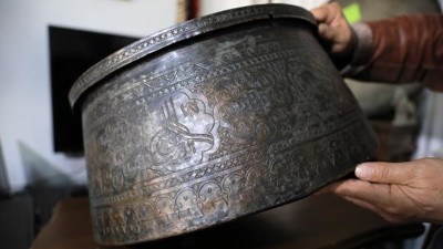 Çöpten çıkarttığı kazana 20 bin TL fiyat biçildi. Antalyalı kağıt toplayıcısı buldu