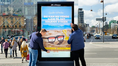 Danimarka Suriyeli mültecileri göndermek için bu afişleri asıyor. Bakın afişlerde ne yazıyor