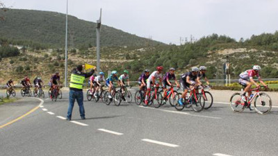 Muğla'da Cumhurbaşkanlığı Bisiklet Turu'na katılan sporculara yoğun ilgi