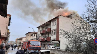 Bursa'da 4 katlı apartmanda yangın