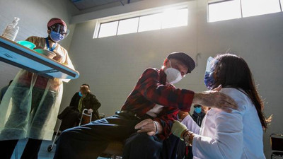 Aşı ve mutasyonlar arasındaki savaşı kaybediyoruz. Başkan kabusu yutkunarak açıkladı