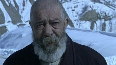 Usta oyuncu Erol Demiröz hayatını kaybetti