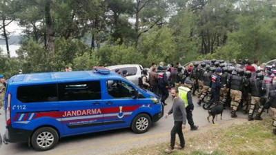 Akbük Koyu'nda gergin yıkım