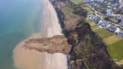 Kum plaj toprakla kaplandı. Büyük panik yaşandı
