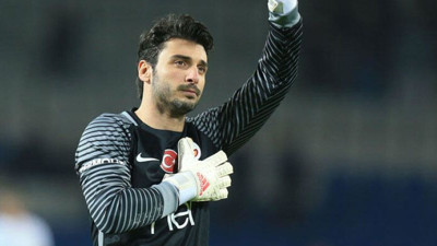 Denizlispor'da kaleci Cenk Gönen sevinci