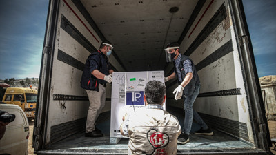 Dünya Sağlık Örgütü'nün gönderdiği korona aşıları İdlib'e ulaştı
