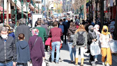 Eskişehir'de kısıtlama öncesi sokaklar doldu