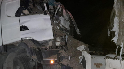 TIR ile beton mikseri kafa kafaya çarpıştı: 2 ölü