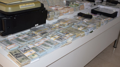 Gerçek 130 bin doları verip yerine sahte dolarları aldı. Dimyat’a pirince giderken evdeki bulgurdan oldular