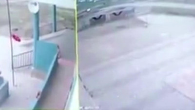 Çocuk çoban Türk bayrağının durumunu görünce saniye beklemedi. Günün en güzel görüntüsü Ağrı'dan geldi