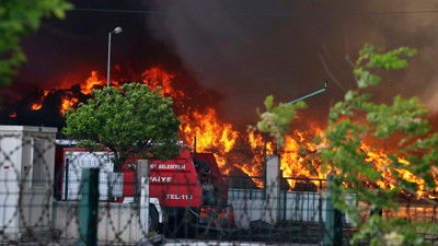 Osmaniye'de geri dönüşüm fabrikasında yangın
