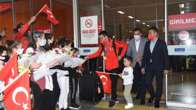 Şampiyon yurda döndü