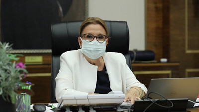 Ruhsar Pekcan, 3 TL'ye ürettiği dezenfektanı kendi bakanlığına 35 TL'ye TGS'ye 14 TL'ye satmış. İsmail Saymaz ortaya çıkardı