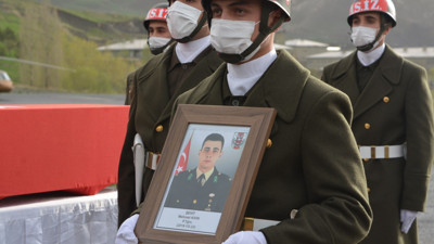 İzmir şehit Teğmen Mehmet Kıvık'a ağladı. Yüreğimiz yandı Teğmen'im