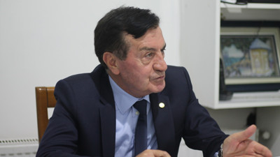 Osman Pamukoğlu 1915 gerçeğini böyle anlattı: Rus subaylarının utanarak yazıyoruz dedikleri anılar. Van Gölü’nde her gün kıyıya vuran onlarca Türk’ün cesetleri toplanmıştır.