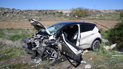 Kayseri'de 2 otomobil hurdaya döndü