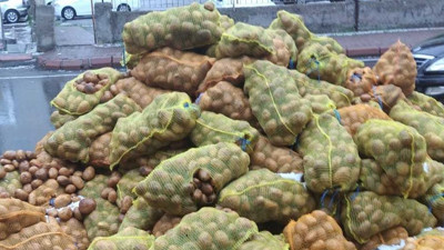 Bedava patatesleri sokağa döktüler