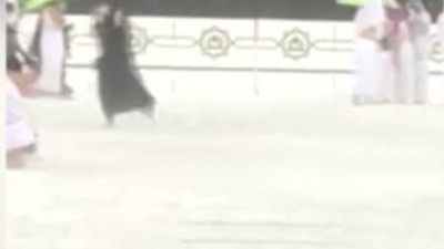 Mekke'ye ceviz büyüklüğünde dolu yağdı