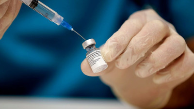 Korona aşısı olan yüzlerce kişi aynı şikayetle hastaneye koştu. Aşıda yeni bir yan etki mi ortaya çıtkı