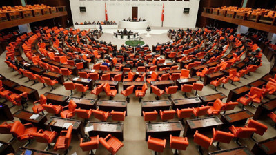 İYİ Parti'nin 'Bayram ikramiyesi bin 550 TL olsun' önerisi iktidar oylarıyla reddedildi