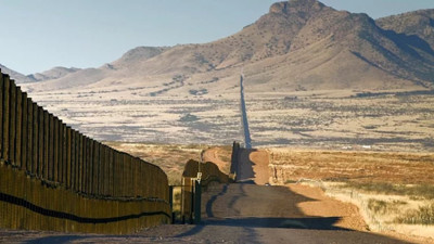 Trump'ın duvarına Pentagon'dan darbe. Biden fonlar gözden geçirilsin demişti