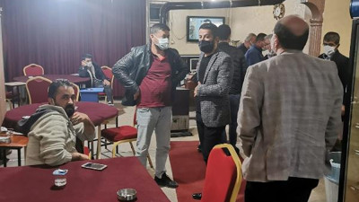 Polisi görünce balkondan kaçmaya çalıştı