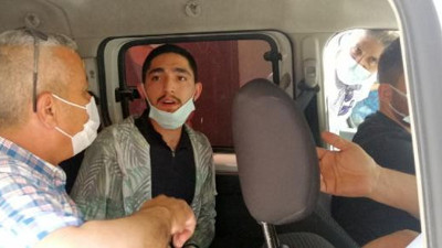 Cezaevinden çıktıktan 3 gün sonra hamile eşinin boğazını kesti. Neden yaptın sorusuna Hakkımı yaptım diye cevap verdi. 4 ay önce de bacağından bıçakladığı ortaya çıktı