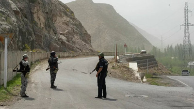 Kırgızistan-Tacikistan geriliminde taraflar masaya oturdu. Ateşkes için protokol imzalandı