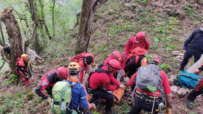 Define ararken canından oldu