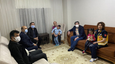 Vali Aydoğdu’dan özür ziyareti. Özel çocuğunu dışarı çıkardığı için AFAD müdürü hakaret etmişti