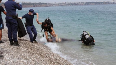 Antalya'da denizde erkek cesedi bulundu