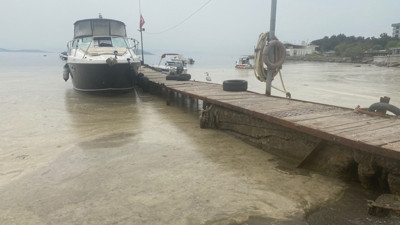 Caddebostan ve Fenerbahçe sahilini salyalar bastı. Sahile inenler korkudan geri döndü